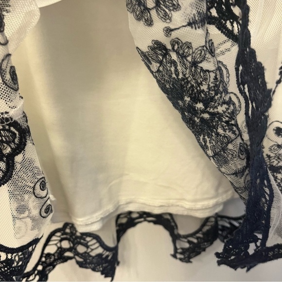 Lavish Cream & Navy Mesh Overlay Sleeveless Embroidered Lace Trim Top Sz S - Picture 6 of 7